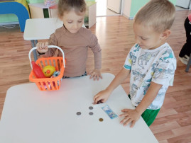 Провели ООД "Что купить сначала, а что потом" Провели ООД "Что купить сначала, а что потом".