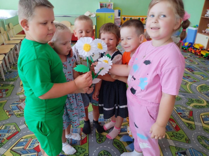 Провели ООД "Ромашка-символ семьи" Провели ООД "Ромашка-символ семьи".